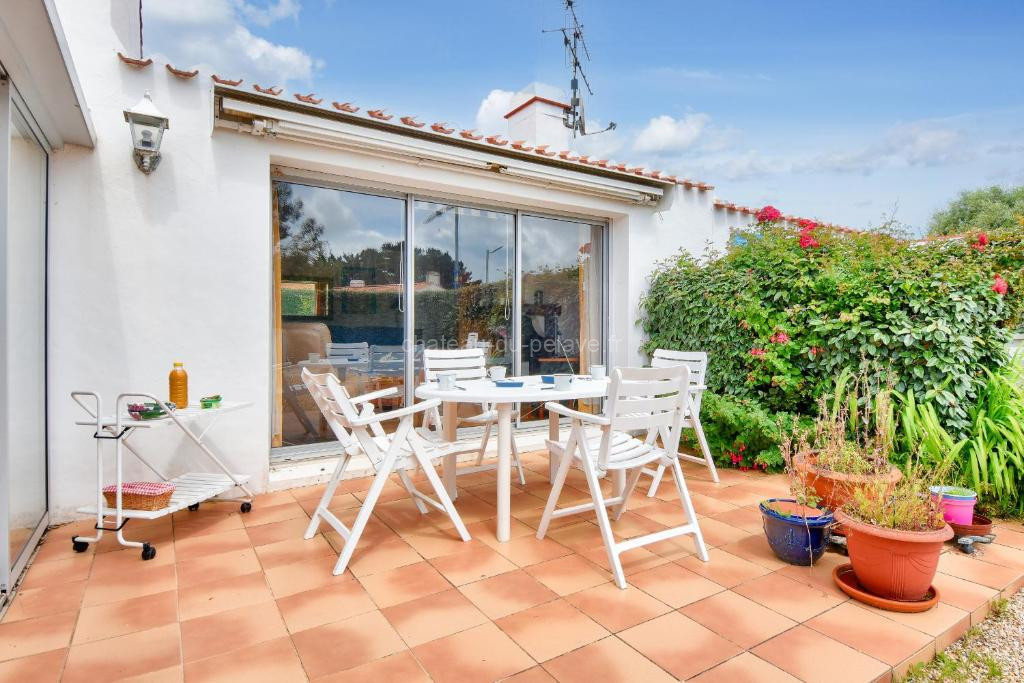 Maison avec terrasse - 900m plage des Sableaux