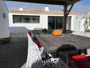 Photo de la Maisons de vacances Maison en bord de mer à Noirmoutier : 3 chambres, jardin clos, internet, parking, plage à 250m - FR-1-224B-646 à Noirmoutier-en-l'Île