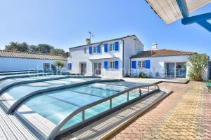 Photo de la Maisons de vacances Maison pour 11 - Piscine - Noirmoutier-en-L'île à Noirmoutier-en-l'Île